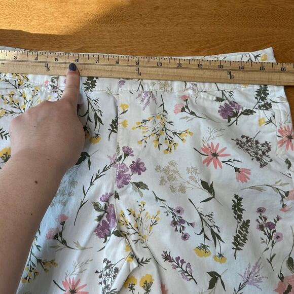 Old Navy Pixie Chino Pant Cropped Capri Spring White Floral Coquette 4 Regular - Picture 4 of 6